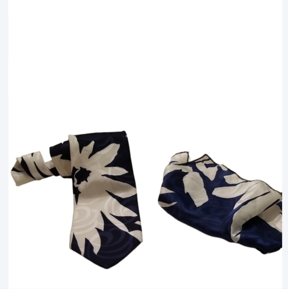 Lago necktie and pocket square - Picture 1 of 9